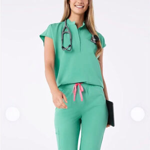 Women's FIGS Green Technical Collection Rafaela Oversized Scrub Top L